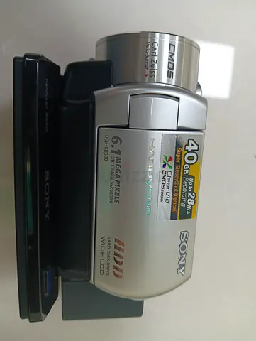 Sony Handycam DCR-SR68 40GB HD 6.1MP Camcorder with Carl Zeiss Lens
