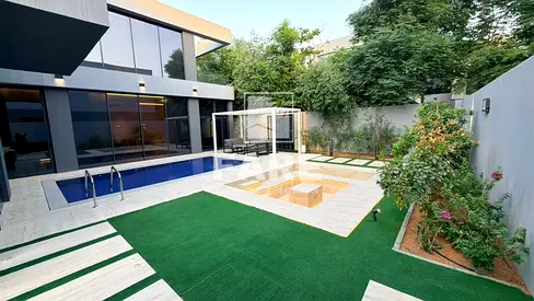 luxury 4 BR villa with pool, unique landscape