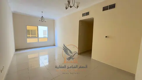 شقة عائلية واسعة مع غرفة ماستر وخزائن حائط مدمجة ومساحات مريحة وتصميم عملي يمنحك الراحة والخصوصية في بيئة سكنية مميزة