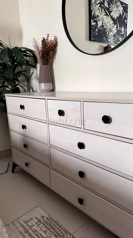 Homes R Us Beige/White Oak Chest of 9 drawer dresser with black knobs - Excellent Condition
