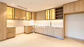 MID FLOOR | POOL VIEW | MUTIPLE OPTIONS