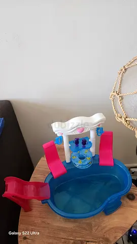 Barbieś swimming pool toy like new never used