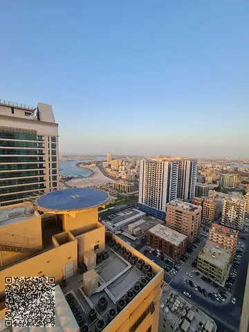 للإيجار الشهري – شقة 3 غرف وصالة سوبر ديلوكس بإطلالة بحرية مميزة   الموقع: كورنيش عجمان   عِش أجواء الفخامة والراحة في شقة سوبر ديلوكس تتميز بإطلالة