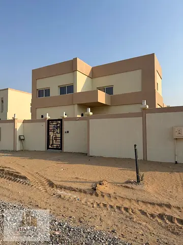 فيلا فاخرة للإيجار في السيوح – الشارقة أول ساكن حديقة خارجية تفاصيل الفيلا: 4 غرف نوم واسعة صالة ومجلس مطبخ عصري حديقة خارجية