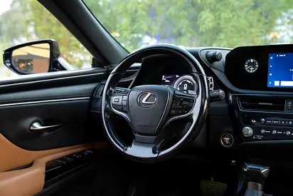 2023 Lexus ES 300h Platinum GCC Specs