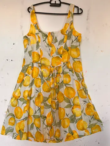 Lightweight sleeveless summer dress with yellow lemon print - size M