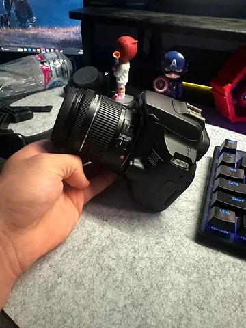 Canon DSLR body with flip-out LCD - good working condition