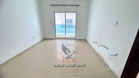 شقة غرفتين وصالة للإيجار السنوي بتكييف مركزي وحمامين وبلكونة مع باركن خاص داخلي بموقع استراتيجي وحيوي وجاهزة تماما للسكن الفوري المريح