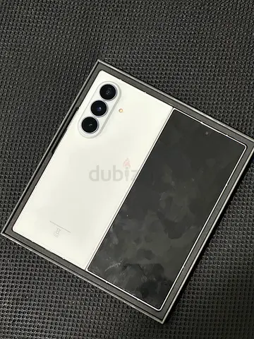 SAMSUNG Z FOLD 8 ULTRA JUST OPEN