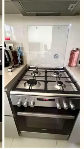 Siemens Gas Cooker with Electric Oven 60X60 cm Selling Dhs 1500 Excellent condition 
No brokers