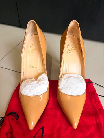 Authentic Nude Christian Louboutin Pigalle patent leather pump size 36.5 gently used