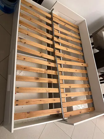 White wooden single/twin bed frame with slatted base (repair required)