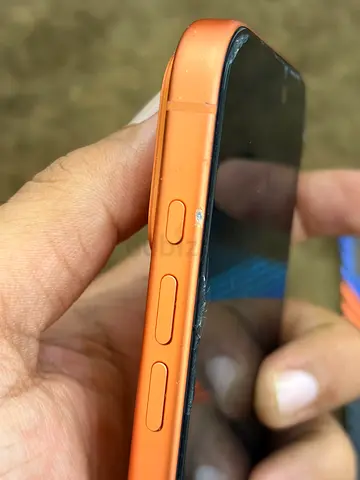 iPhone 17 pro 512 gbwith box uae version with minor wear and tear battery health 92%