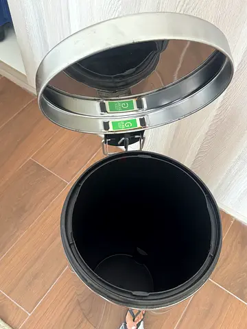 Stainless steel pedal bin - 30L, used but clean