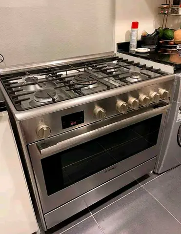Bosch 90 cm top gass oven electric range new model slightly used