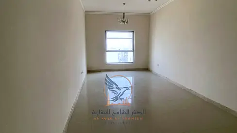 شقة ثلاث غرف وصالة للإيجار السنوي في عجمان منطقة النعيمية 1 بموقع متميز