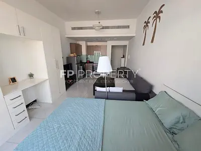 CHILLER FREE / FURNISHED / POOL VIEW / NEXT TO MALL