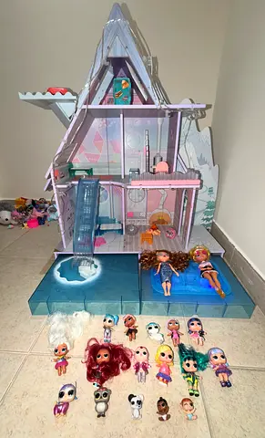 LOL Winter House with 20+ Dolls and Accessories
