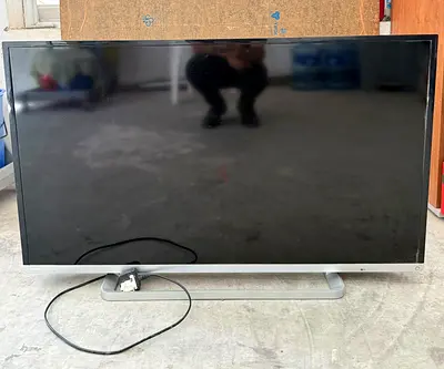 Toshiba 40" LED TV (Model 40L5450EE) - Good Working Condition