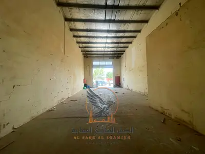 مستودع للإيجار في الجرف الصناعية 1 عجمان بمساحة 1,650 قدم مربع على شارع رئيسي بسعر 55,000 درهم سنوياً