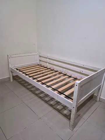 Single wooden bed frame / daybed - white, sturdy slatted base