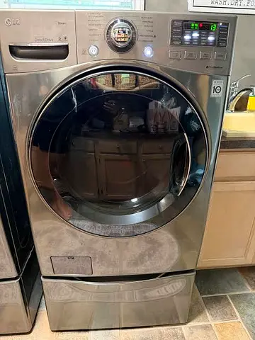LG 20 kg washer and 9 kg dryer 2 in one new model slightly used