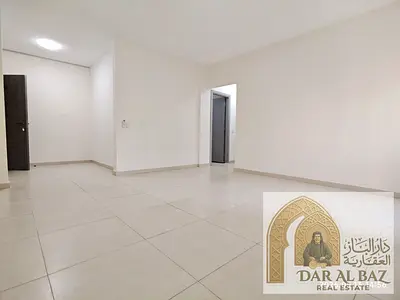 شقة غرفتين وصالة للإيجار السنوي في المجاز 2، أول ساكن في بناية جديدة، غرف ماستر، 3 حمامات وبلكونة. الإيجار 48,000 درهم سنوياً، الدفع على 4 أو 6 دفعات.
