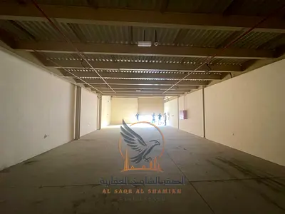 مستودع للإيجار بمساحة 2940 قدم ميزانين كهرباء 3 فاز شارع رئيسي مناسب لي جميع الانشطة التجارية والشركات