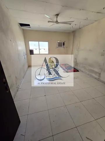 🏢✨ فرصة مميزة للسكن العمالي في الجرف الصناعية 1 – عجمان ✨🏢 📍 الموقع: الجرف الصناعية 1 – عجمان 🏠 عدد الغرف: 30 غرفة 👥 سعة الغرفة الواحدة: 8 أشخاص