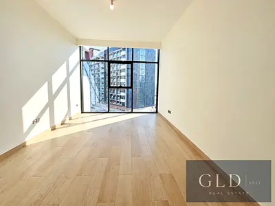 # 12 CHEQUES | SPACIOUS STUDIO | FITTED KITCHEN