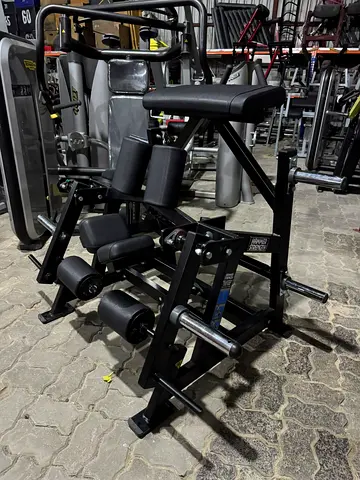 HAMMER STRENGTH
ISO-LATERAL KNEELING LEG CURL