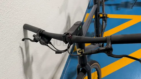 Urban hybride bike - lightweight frame with straight handlebars (Excellent condition)
