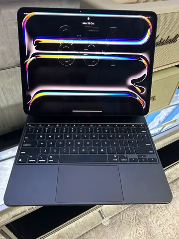 iPad Pro M4 13 inch 512GB WiFi / 5G Cellular Magic Keyboard