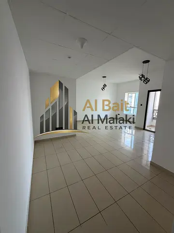 شقة فاخرة للإيجار في القصباء_ تشطيب راقٍ وإطلالة مميزة وموقع استراتيجي عل مخرج دبي  شقة واسعة بمواصفات عصرية وخدمات متكاملة أنيقة بمساحات واسعة