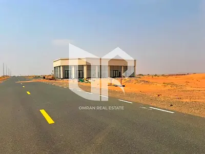 أراضٍ تجارية للبيع - موقع متميز - مقابل مسجد الشارقة - خطة سداد لمدة سنتين