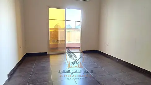 شقة غرفتين وصالة للإيجار السنوي بحمامين وبلكونة بتشطيبات ممتازة ومساحة رحبة بموقع استراتيجي وحيوي وجاهزة تماما للسكن الفوري المريح