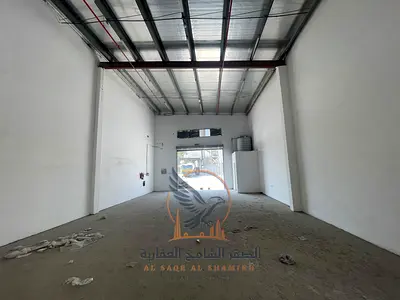 مستودع للإيجار بالجرف الصناعية 1 مساحة 1850 قدم على شارع رئيسي كهرباء 21 KW وفاير سيستم حديث