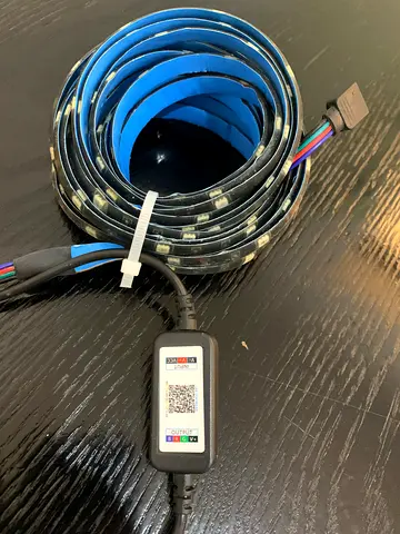 RGB LED Strip Light with smart app Controller - 5V/12V (Used, good condition)