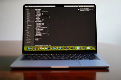 MacBook Air M4 chip (2025) sky blue 32GB ram ITB