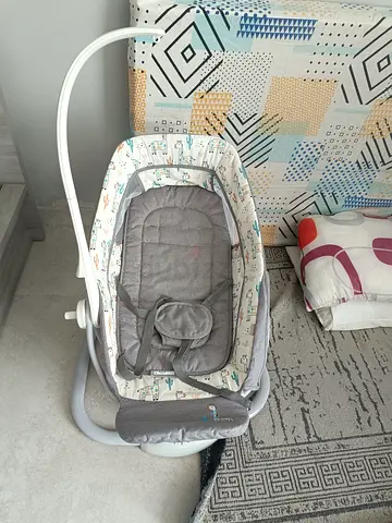 Baby bouncer / rocker with harness - light grey, gently used for free, it must go today