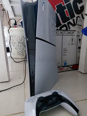 A ps5 pro for 2000 WITH GTA 5 AND CONTROLLER