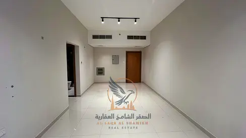 شقة غرفتين وصالة مساحه ممتازه للإيجار السنوي في عجمان على شارع خليفة مباشرة