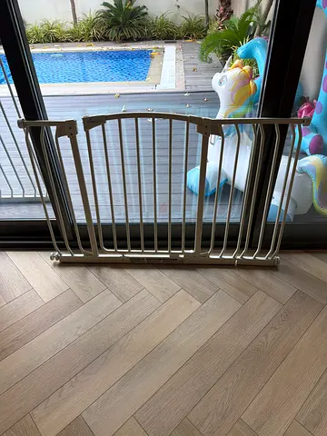 Metal baby safety gate / playpen extension - sturdy, good condition