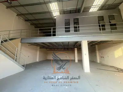 مستودع بميزانين ومكتبين وكهرباء 20 كيلوواط للإيجار بالجرف الصناعية 1 عجمان