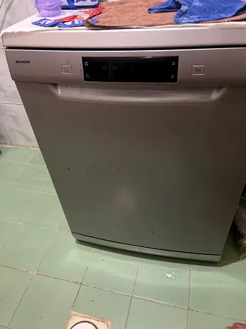 Silver freestanding dishwasher - good working condition