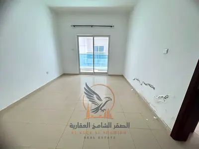 للإيجار السنوي في عجمان  شقة غرفتين وصالة بموقع مميز أبراج سيتي تاور شارع خليفة حمامان بلكونة باركن خاص