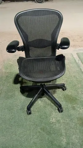 Herman miller Aeron size B fully loaded