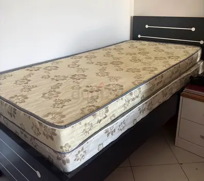 Single bed mattress (free)
