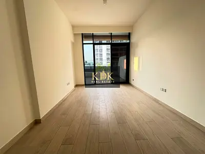 BOULEVARD VIEW | BRIGHT & SPACIOUS LAYOUT
