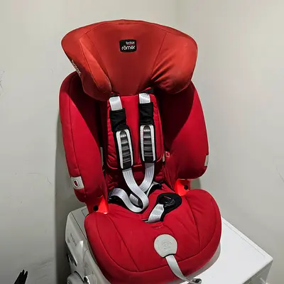 Red Britax Römer child car seat - good used condition